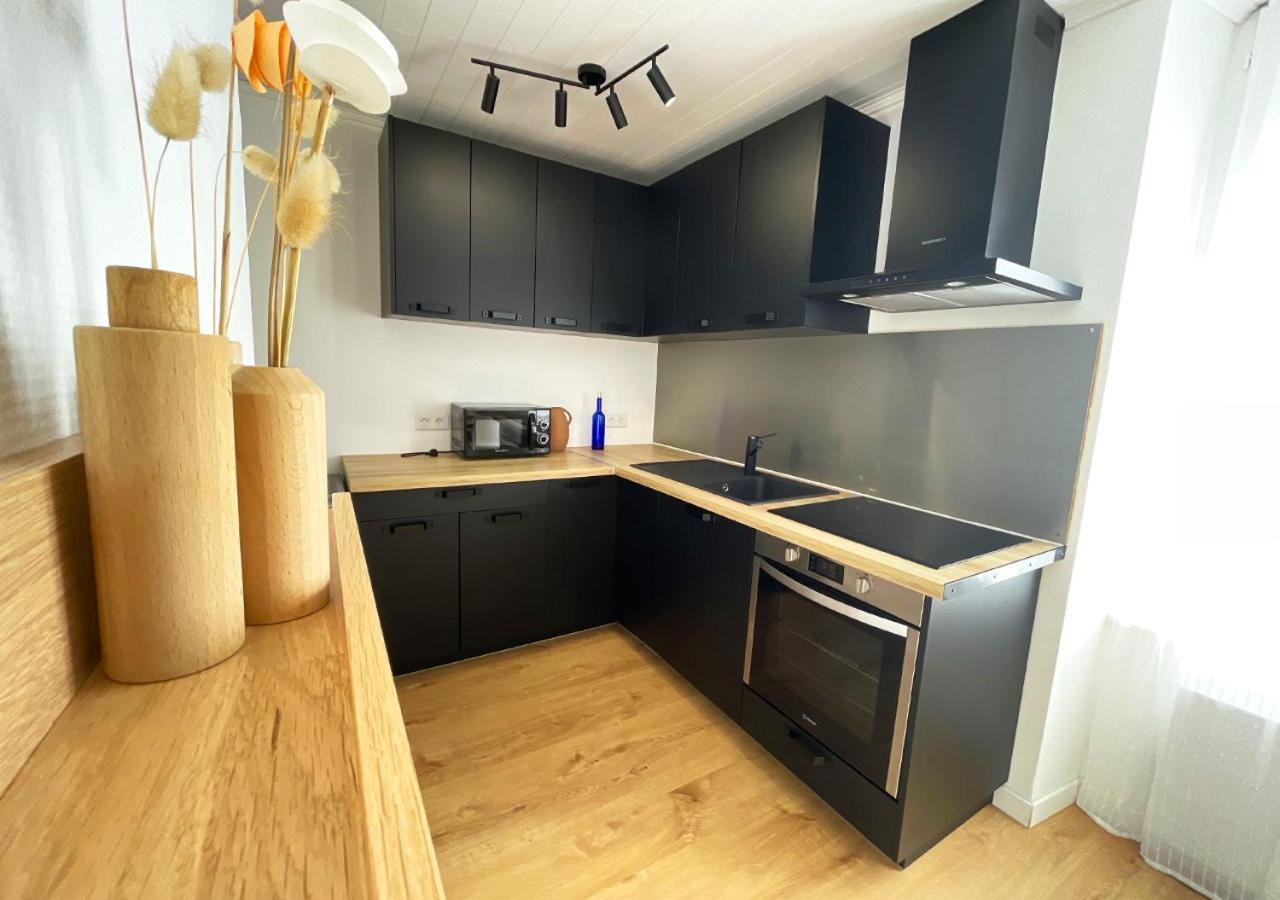 Charmant Appartement Renove Au Coeur De Конкарно Екстериор снимка